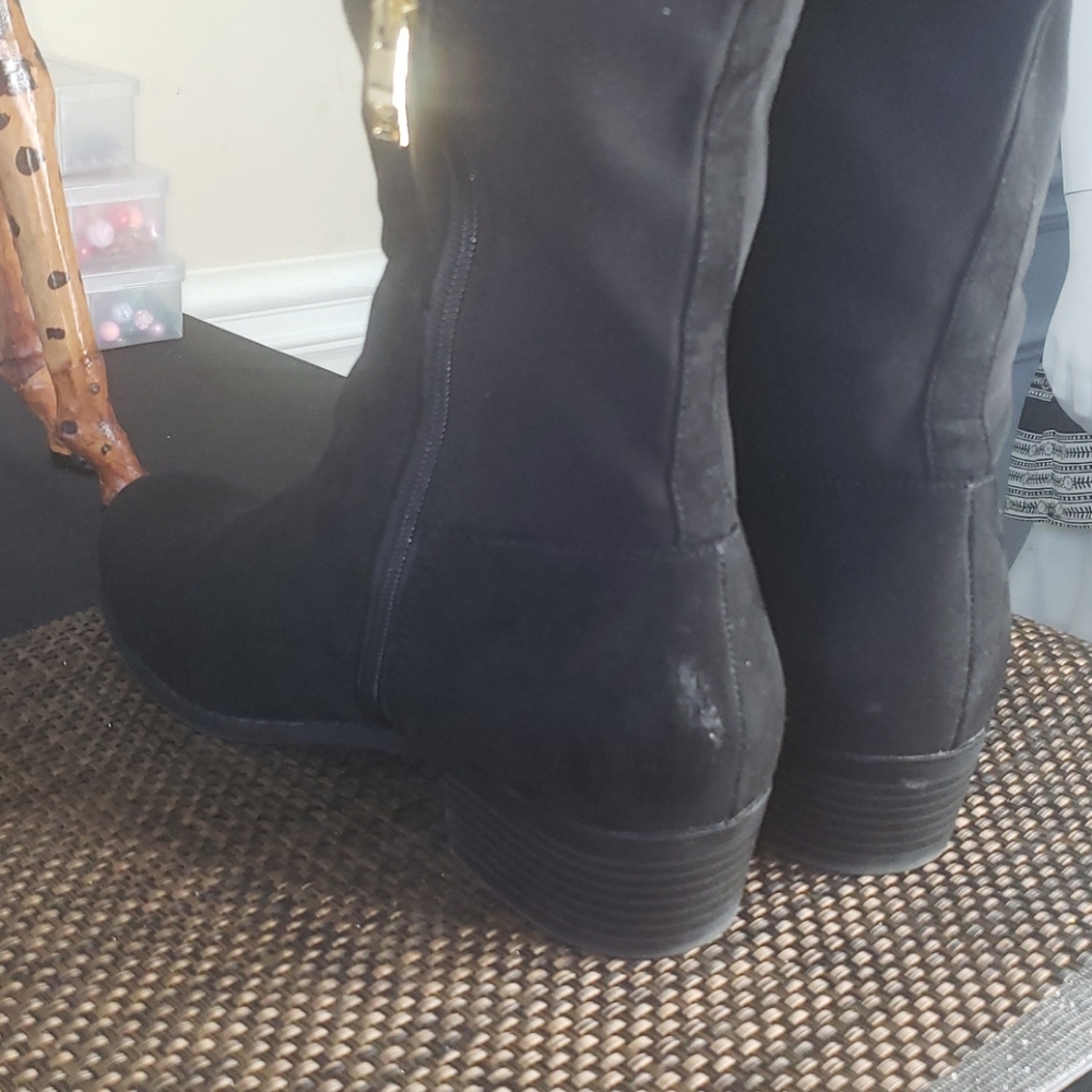 Boots - Picture 4 of 6